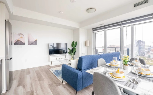 High Rise 1BR Condo w Balcony & Beautiful Views