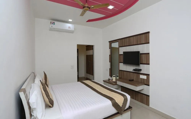 Capital O 10970 Hotel Krishna Palace