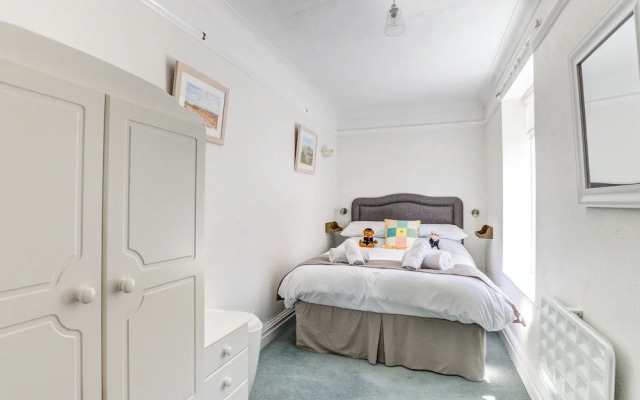 Cozy Holiday Home in Swanage with Balcony