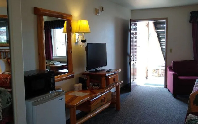 The Ponderosa Motel
