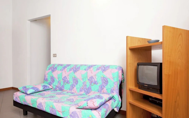 Refreshing Holiday Home With Pool, Garden, Tennis Court, BBQ
