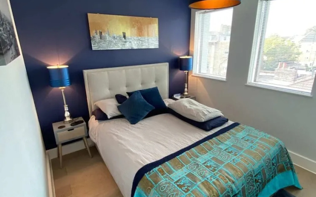 Tasteful 2BD Flat W/open Plan Living - Blackheath!