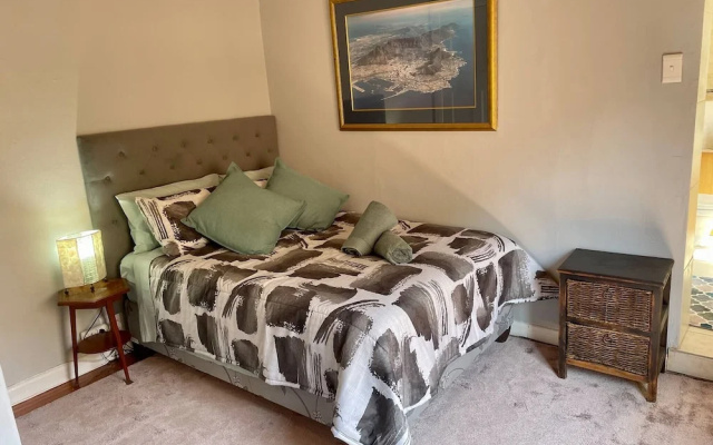 Room-living In Camps Bay Summer