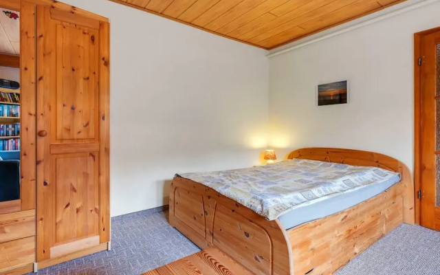 Cozy Apartment near Sea in Warin