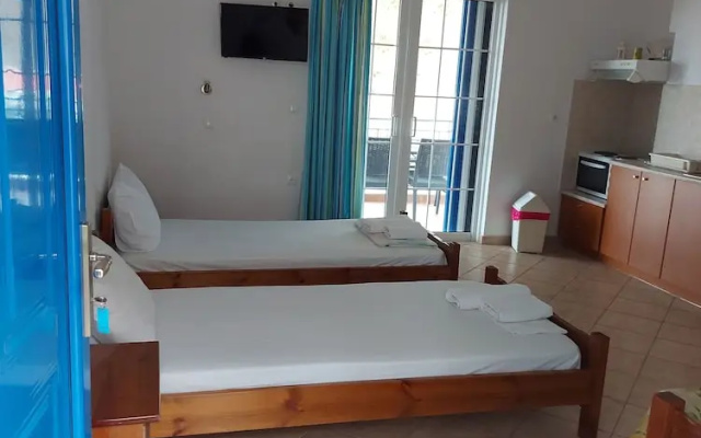 Matina Apartments Tyros