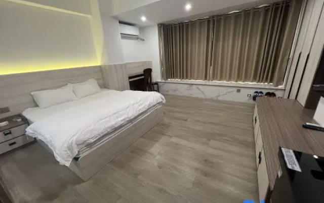 Gaozhou Yayuan Theme Hotel（Xiantai Avenue Store）