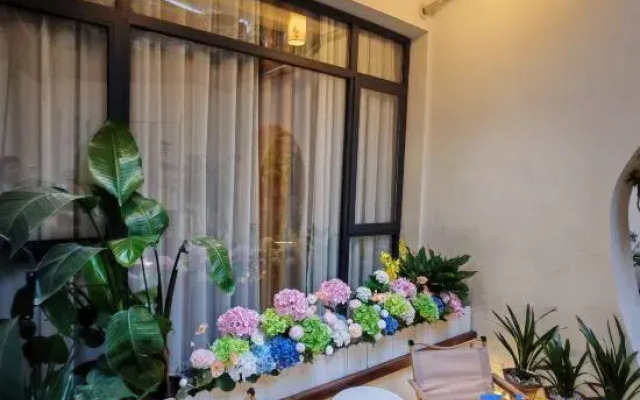 Ruolanbieyuan Homestay (Phoenix Ancient City Store)
