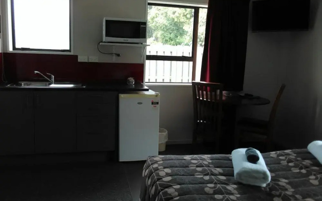 Academy Lodge Motel