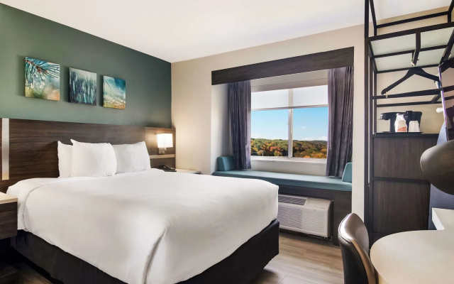 Spark by Hilton Clarion