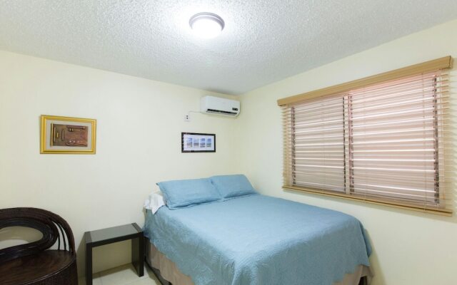 Апартаменты New Kingston Guest Apartment IV комната для гостей