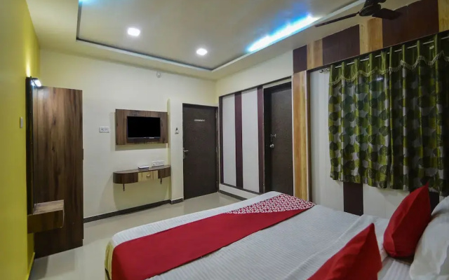 OYO 16076 Hotel Happy Day