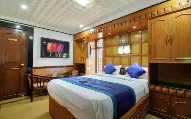 The Greenery - Holiday Inn by OYO Rooms