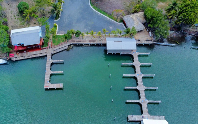 Hotel Roatan Dive And Yacht Club