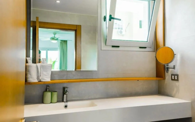 2 bed Penthouse Just Steps From the Beach