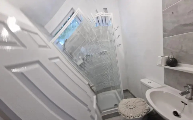 1 Bed Flat - Sleeps 2 - Pets - Parking - Wifi