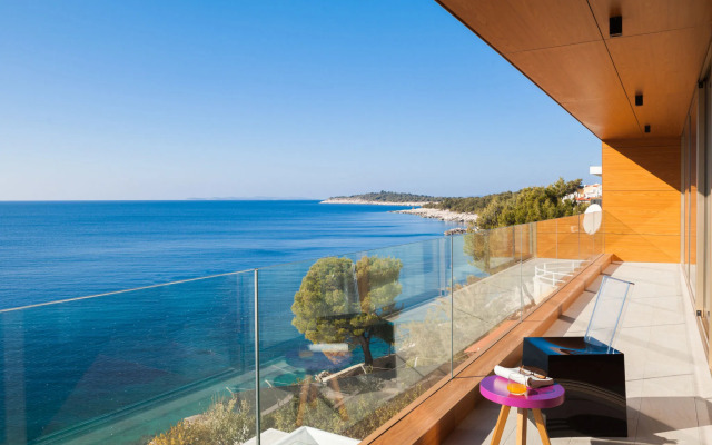 Villa Gloss