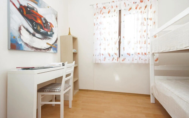 Amazing Home in Brodarica With Wifi and 3 Bedrooms