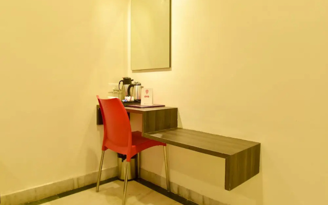 OYO 4448 Hotel Suresh Plaza