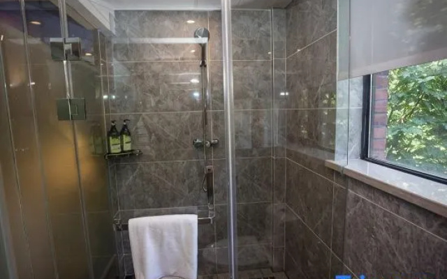 Zhuao Boutique Hotel (Chongqing Jinkai Avenue Yuanyang Light Rail Station Branch)