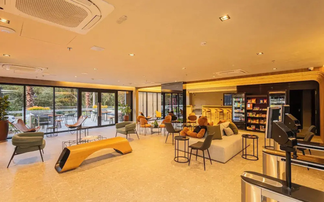 Sky Design Alphaville Housi by Anora