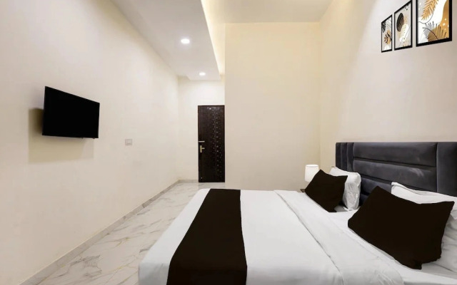 Deluxe Super Townhouse by OYO GT Road