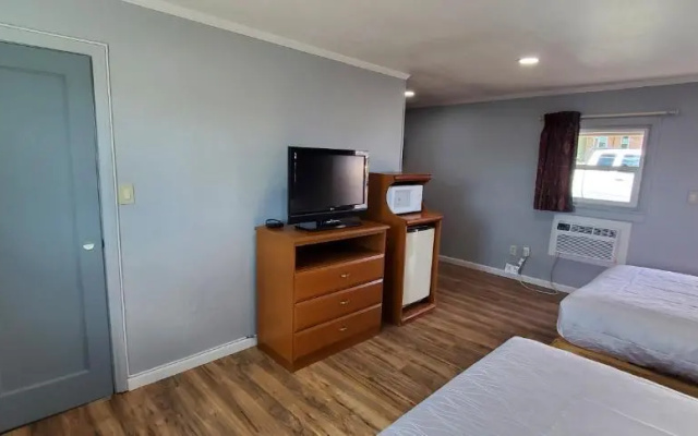 Travelers Inn