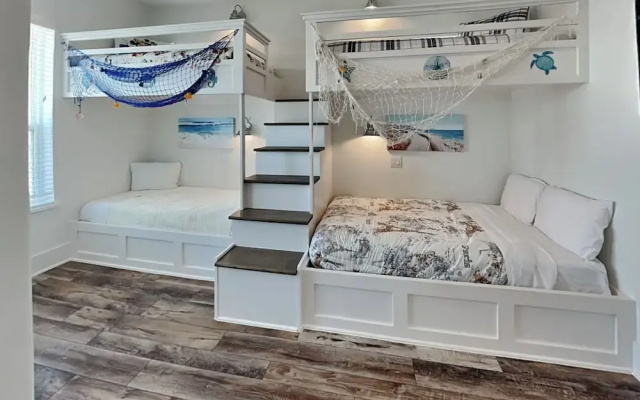 Seabreezy Lane by Ryson Vacation Rentals