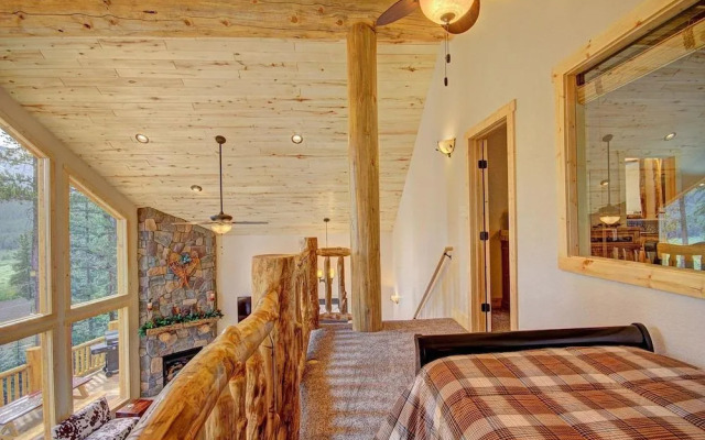 Grand Moose 3 Br home by RedAwning