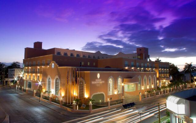 Отель InterContinental Presidente Merida вид на фасад