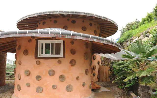 Yeosu Hyangilam Heukjip Pension