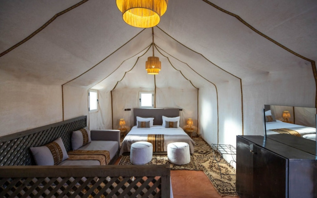 Merzouga  Aicha Luxury Camp