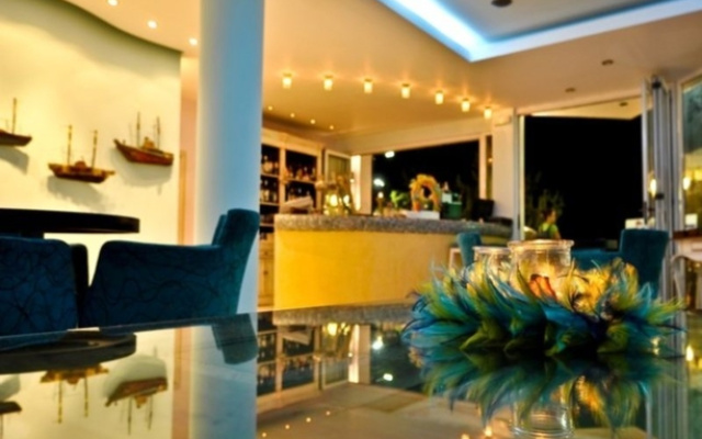 Mari Apartments