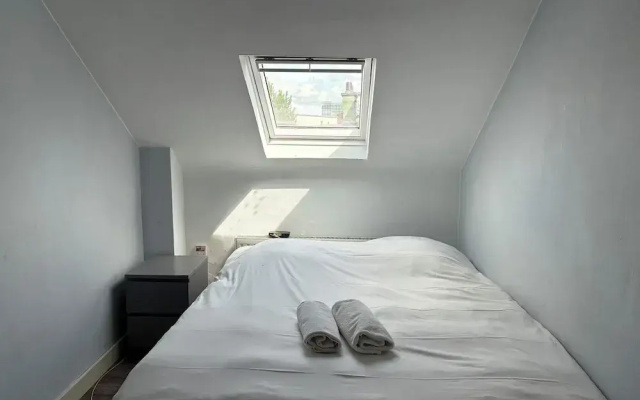 Charming Entire Duplex Apartment for 5 in Saint-gilles,