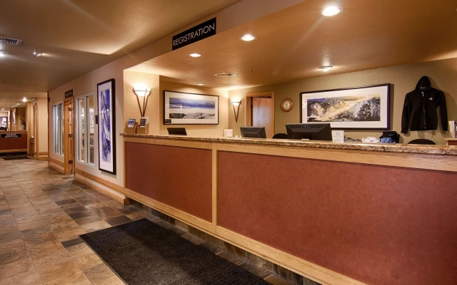 Squaw Valley Lodge