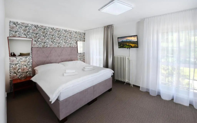 APLEND Hotel Lujza Major