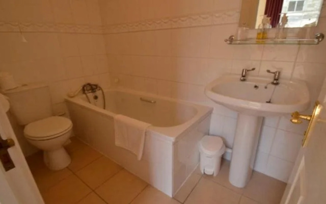 Eversley Hotel
