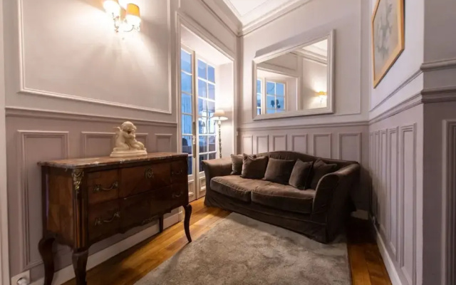 Splendid 5BR Family Apartment - Trocadero