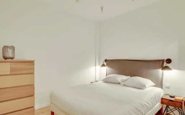 Central & Stylish Renovated Parisian Apt / 6-8 Guests