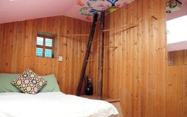 Shangri-la Swallow's Nest Hostel