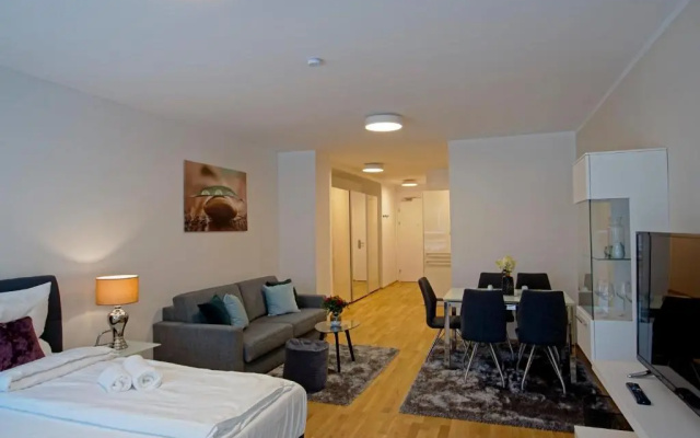 English Theater Apartment at Rathaus