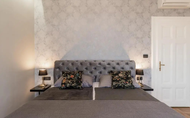 Luxury Peitho Residence