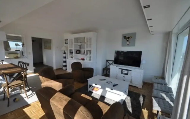 Apartment in Duinbergen With Sea Views