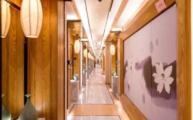 Elong Anyun Hotel (Shanghai Hongqiao International Airport Ziteng Road Subway Station)