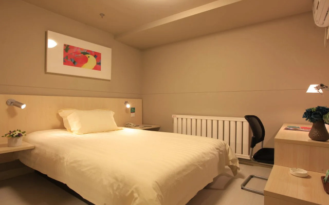 Century Star Urumqi Changjiang Road Hotel