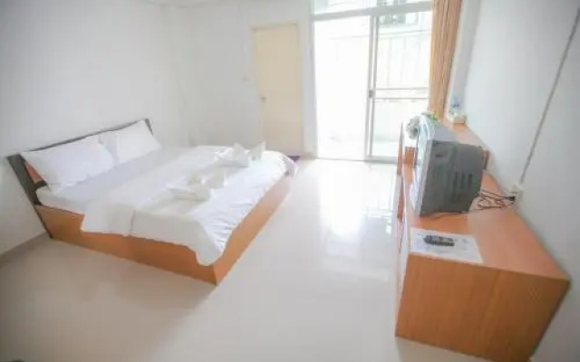 Grand Charoonrat Apartment