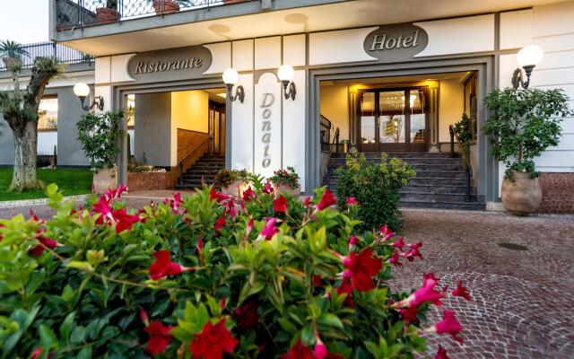 Отель Ristorante Donato Кальвиццано вид на фасад