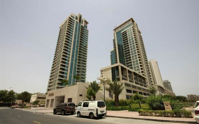 Отель HiGuests Vacation Homes - Golf Towers вид на фасад