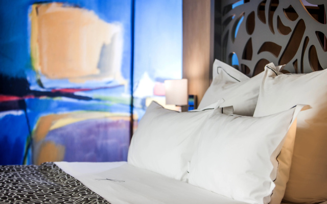 Hennessy Park Hotel