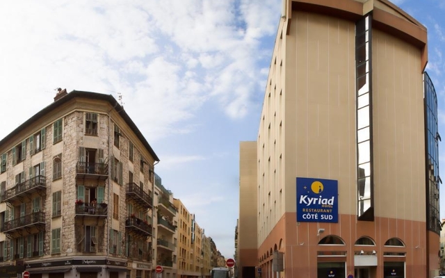 Отель Kyriad Nice Port вид на фасад