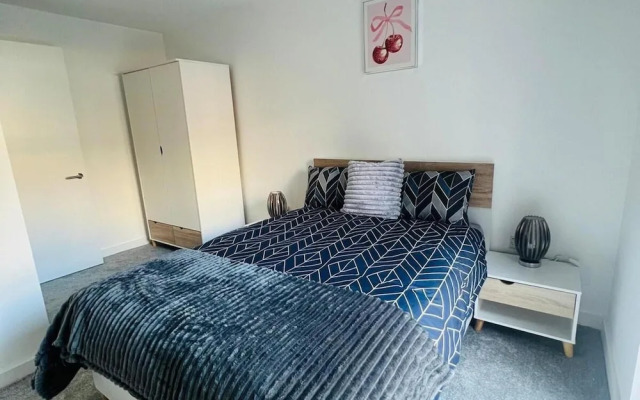 Sleeps 3 - Garden and Parking - Near Old Trafford